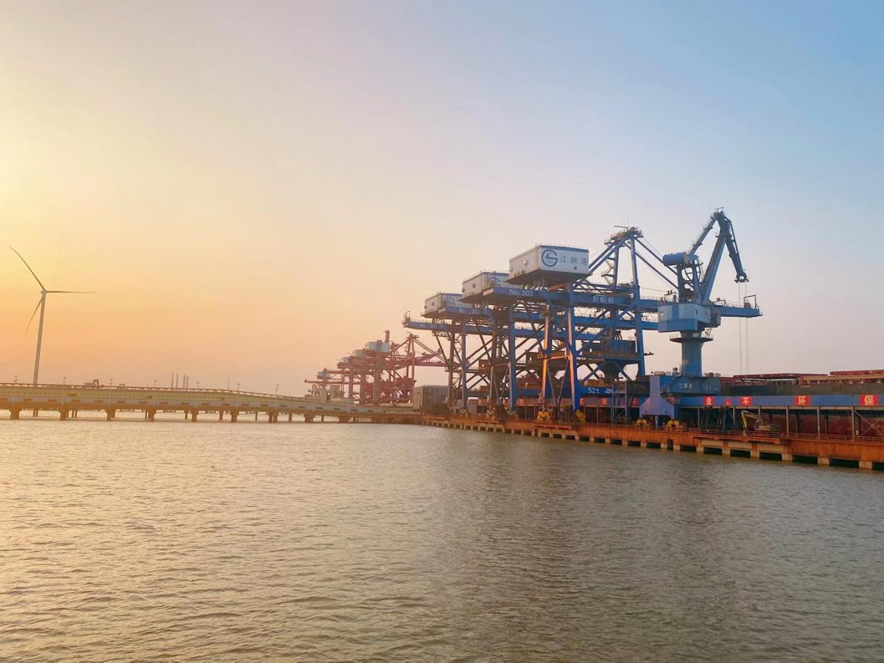 江阴港2020年完成货物吞吐量超256亿吨02