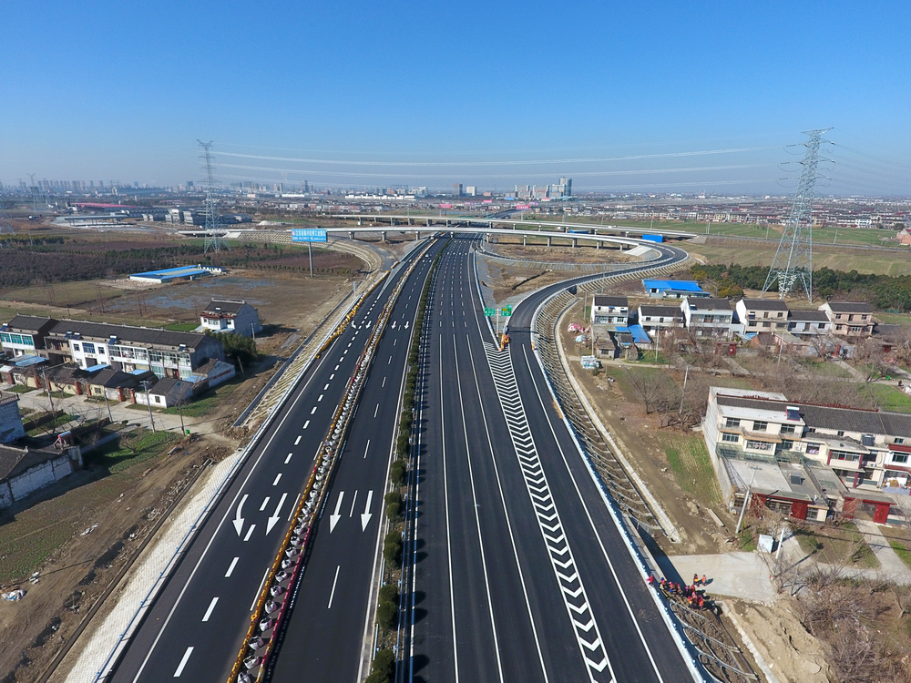 江广高速改扩建泰州段双向八车道全线贯通