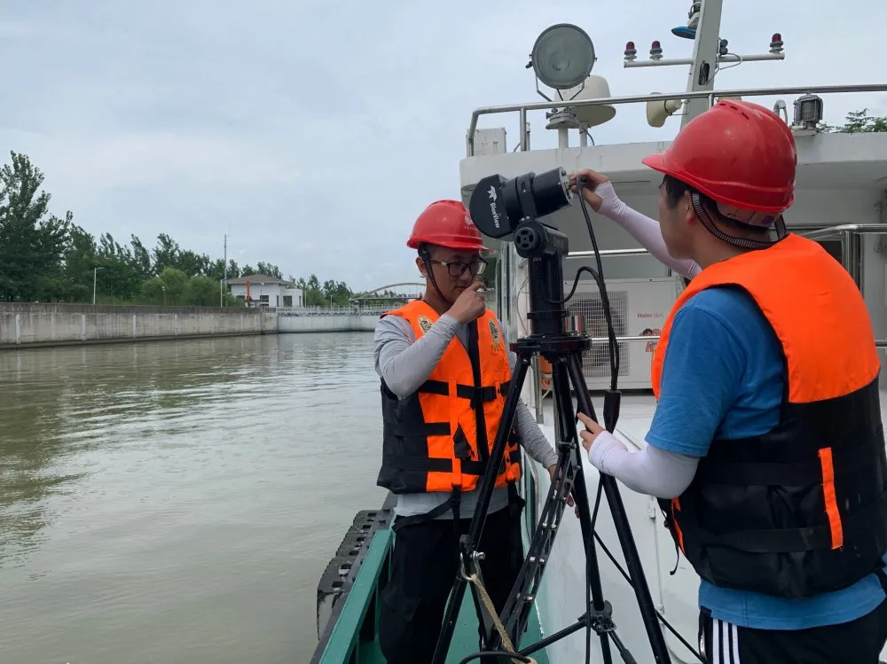 盐灌船闸首次运用声呐系统开展水下检测