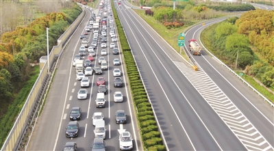 【扬子晚报】清明3天我省高速公路出口流量 预计达947万辆
