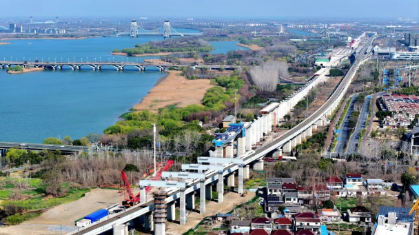 横梁全部吊装完成1.png