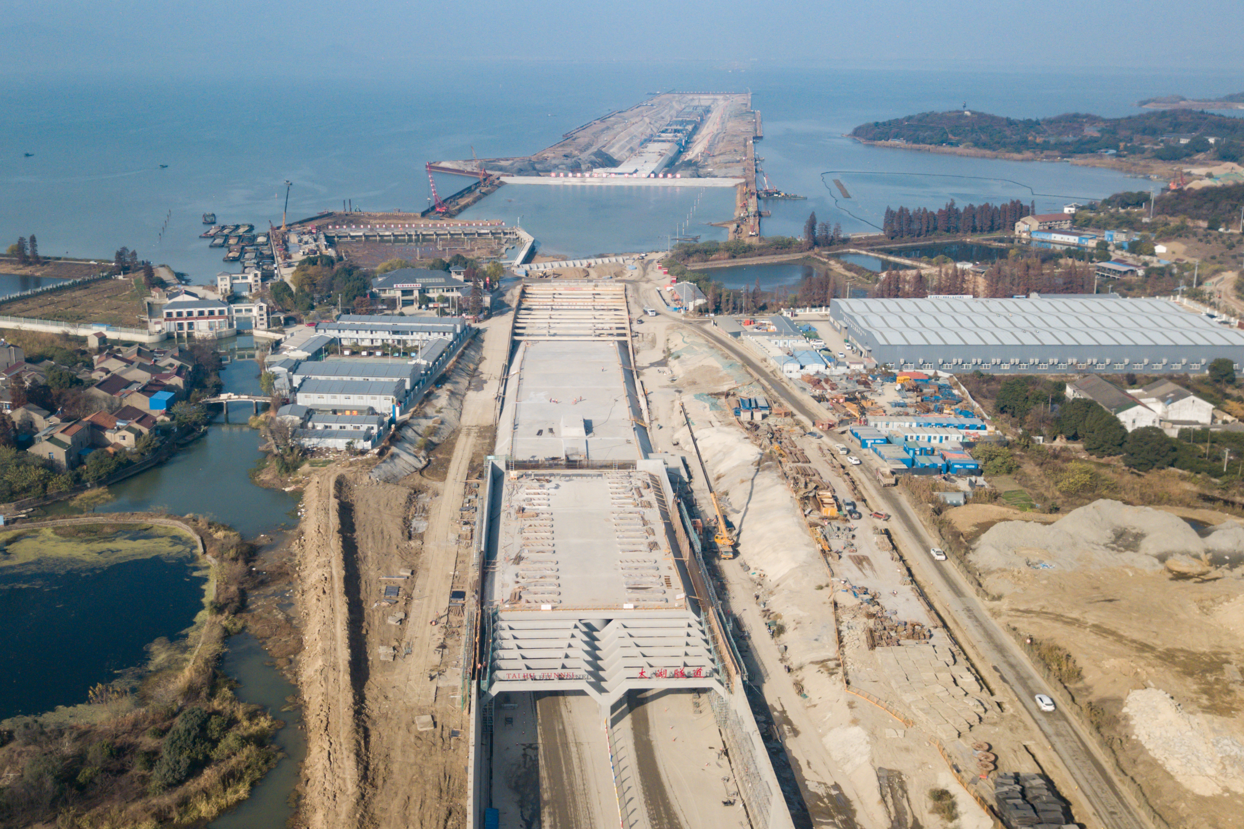 國內在建最長湖底隧道——蘇錫常南部高速太湖隧道南泉段第一倉順利