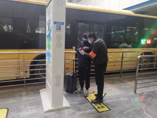 淮安公交高铁东站分公司组建疫情防控督导志愿者小组