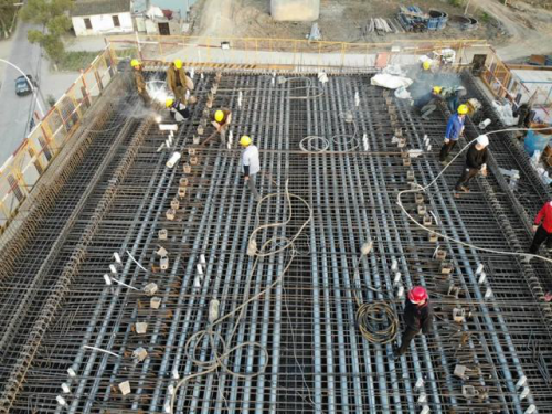 此次浇筑施工的227号墩0号块长14米,采用支架施工,墩旁设置临时支墩