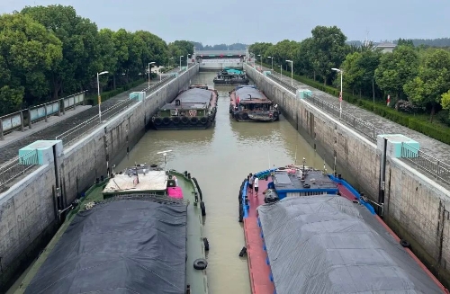 淮安市高良涧船闸开辟绿色通道保障夏季电煤运输通畅